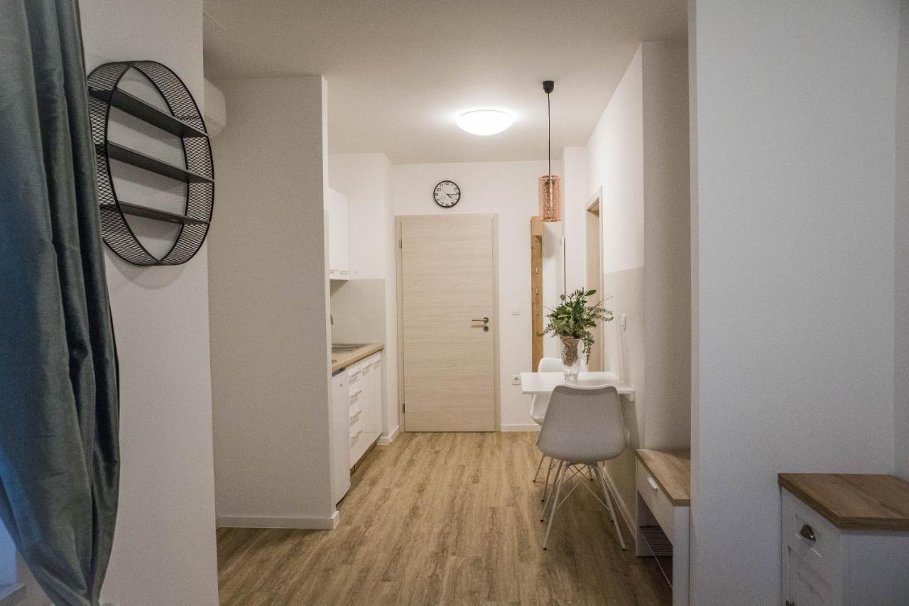 Jantar Apartmaji Ново-Место Экстерьер фото