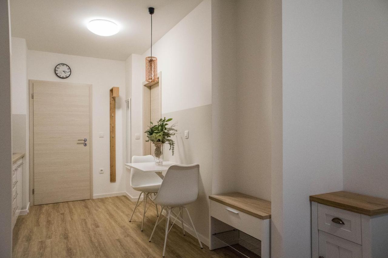 Jantar Apartmaji Ново-Место Экстерьер фото