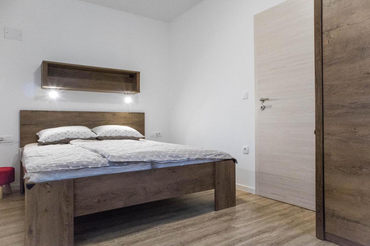Jantar Apartmaji Ново-Место Экстерьер фото