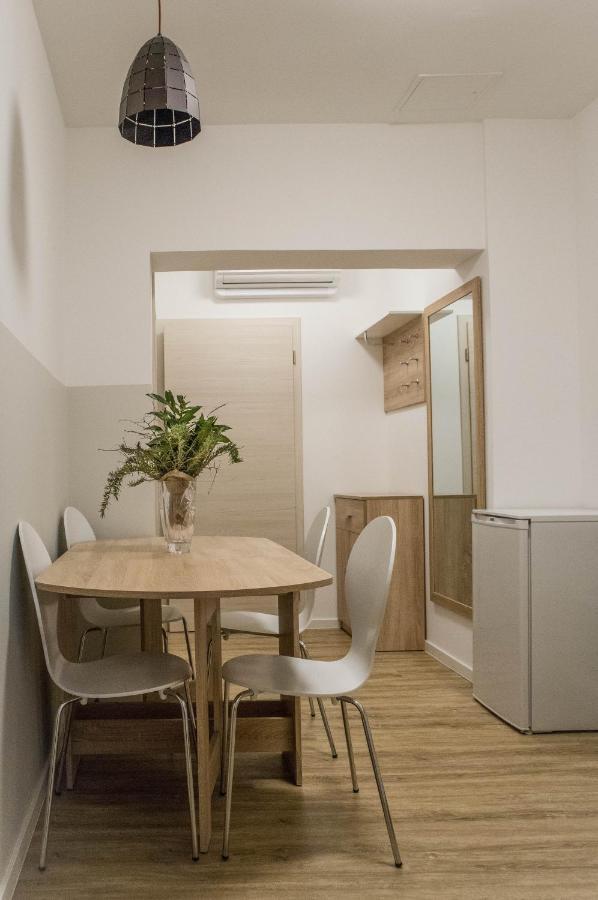 Jantar Apartmaji Ново-Место Экстерьер фото